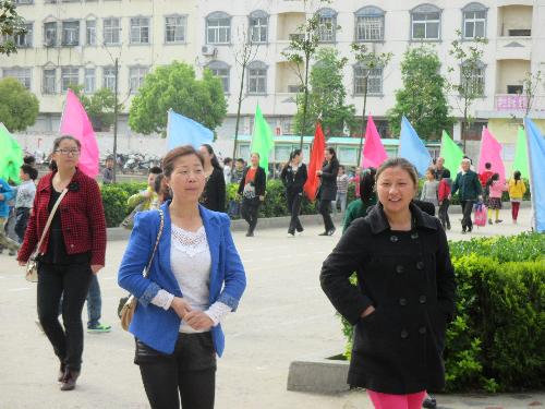 晒晒我们的班级读书会作文