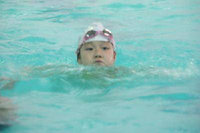 丫丫从旱鸭子成功转型为小青蛙作文