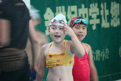 丫丫从旱鸭子成功转型为小青蛙作文