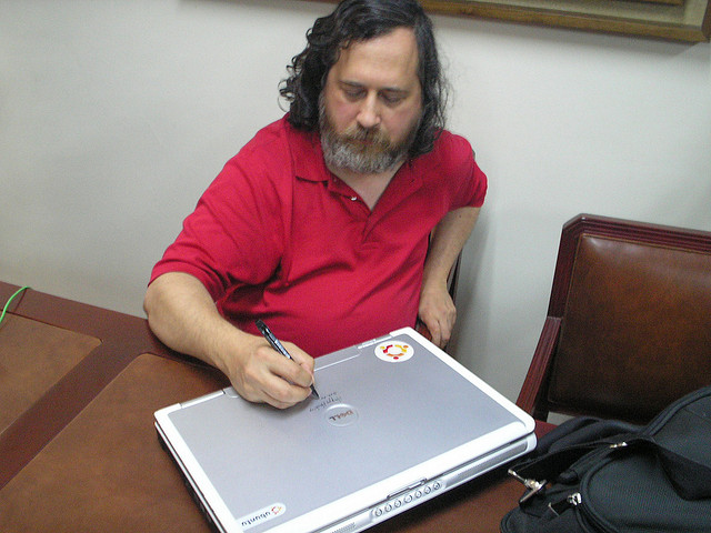 stallman-ubuntu Richard Stallman称Ubuntu替木马