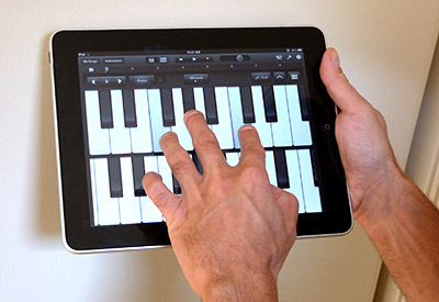 FeelDevice Bret Victor(苹果 UI 设计师):互动的未来不应只在手指下