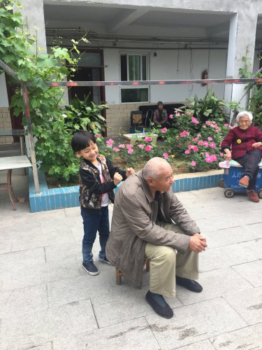 彩虹五班宝宝成长篇(走进养老院)作文