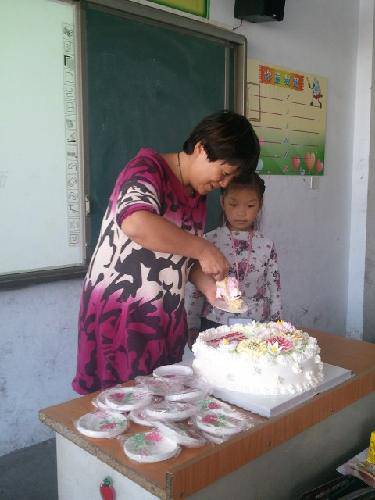 һ����С���ӣ�һ�ݷݰ��Ĵ�������