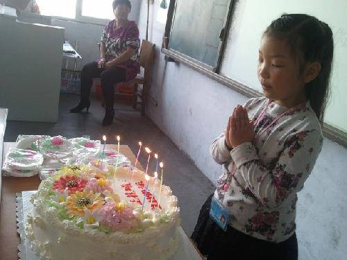 һ����С���ӣ�һ�ݷݰ��Ĵ�������