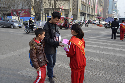 �鱦�е�һСѧ�����з��ƽ���  ����������ͨ����