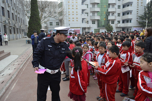 �鱦�е�һСѧ�����з��ƽ���  ����������ͨ����