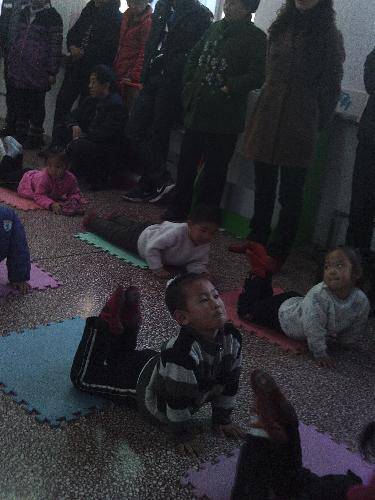 �и��ڡ������׶�԰��ɫ�ε�չʾ������