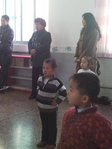 �и��ڡ������׶�԰��ɫ�ε�չʾ������