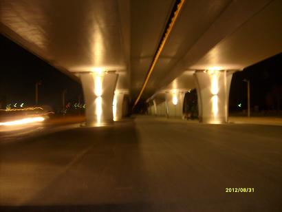 С�����ڹ���������̲���ţ����ţ���ҹ͵��ͼƬ.2012��8��31�գ�9��2�շ�����ԭ����